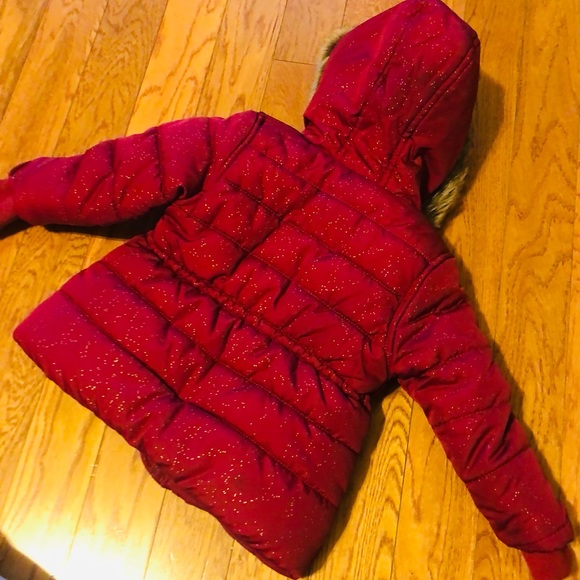 Baby girl Carter’s brand coat in a size 18m - Picture 3 of 4
